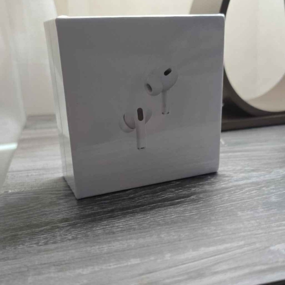 Wireless White Earbuds